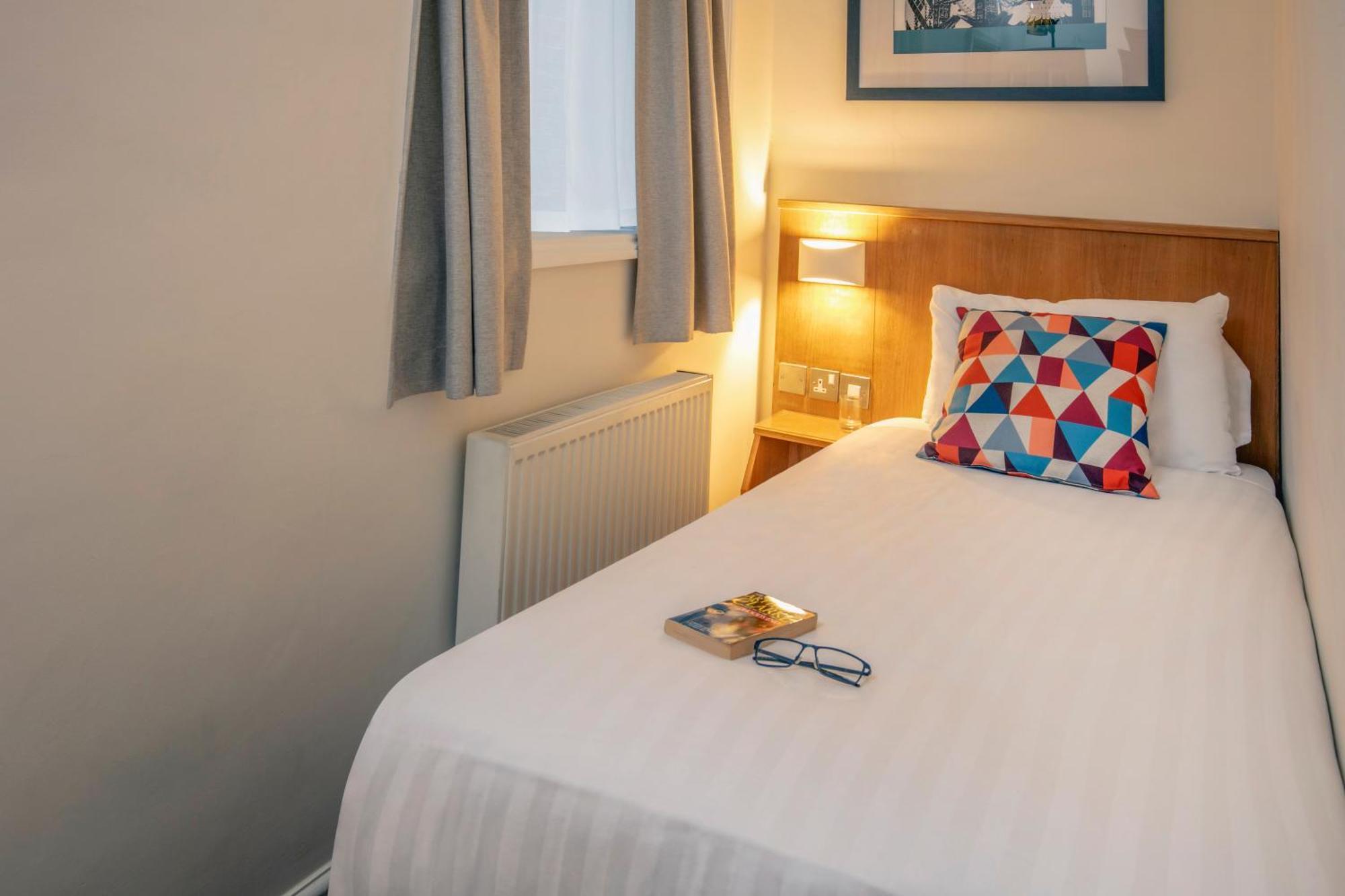 Hotel Queensway Hotel, Sure Collection By Best Western 3*
